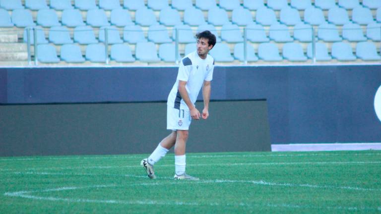 El Real Jaén amarra a José Carlos Crespo y lo cede al Torreperogil