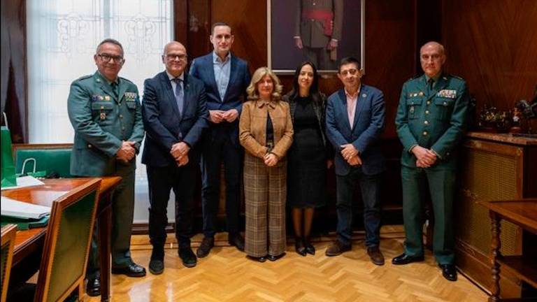 Reunión entre Diputación y la Guardia Civil para la reapertura de la Academia de Úbeda