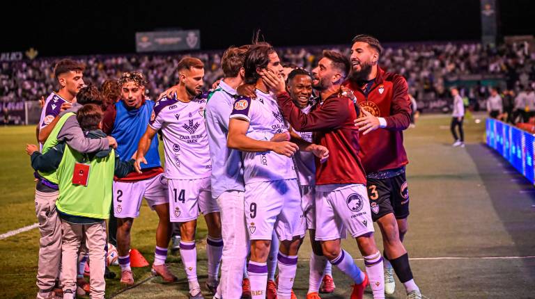 <i>Durante la celebración del gol de Marco Siverio. / Miranda López / Real Jaén CF. </i>