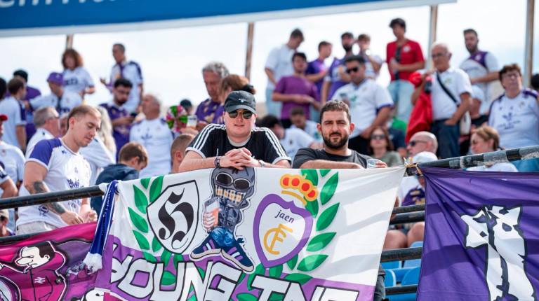 <i>Juan Manuel Candelario, “Juanma Porcuna”, a la derecha, en un partido del Real Jaén. / Real Jaén.</i>