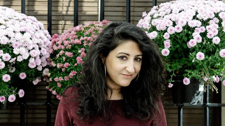 La periodista y escritora Azahara Palomeque presenta “Pueblo blanco azul”