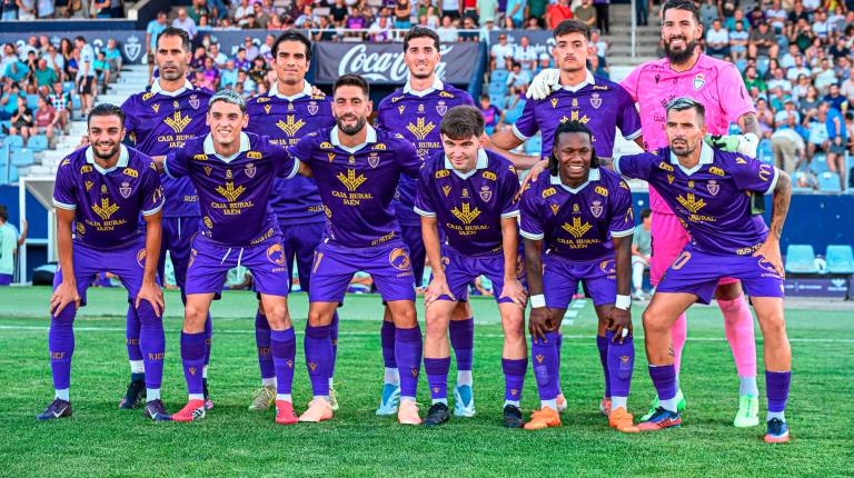 <i>Formación inicial del Real Jaén en el Trofeo del Olivo ante el Córdoba CF. / Miranda López / Real Jaén CF</i>