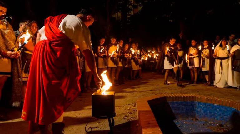 <i>Imagen de las actividades nocturnas que se celebraron en el campamento, iniciativas que tuvieron mucho éxito en las Fiestas de Cástulo. </i>