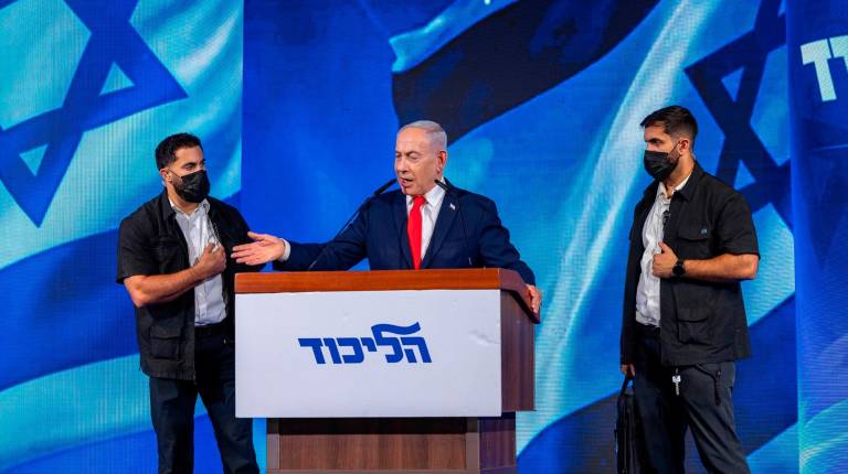 <i>El primer ministro israelí, Benjamin Netanyahu, habla ante sus seguidores tras las elecciones.</i>