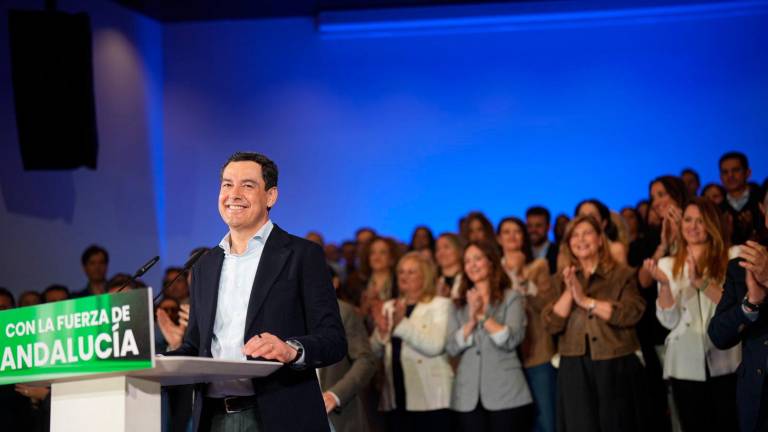 El PP renovaría mayoría absoluta el 17M y el PSOE caería de 30 diputados, según el Centra