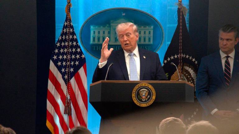 Trump amenaza a Irán por supuestos cobros a petroleros que atraviesan el estrecho de Ormuz