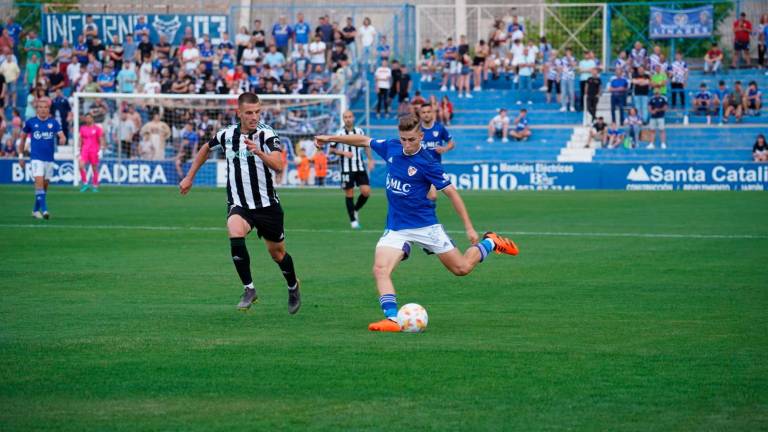 El Linares cumple ante el Badajoz en un final de locura (2-1)