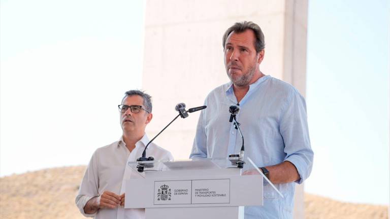 Puente niega “cachondearse” de los incendios: “Quien se ríe de la gente es quien sigue de vacaciones”