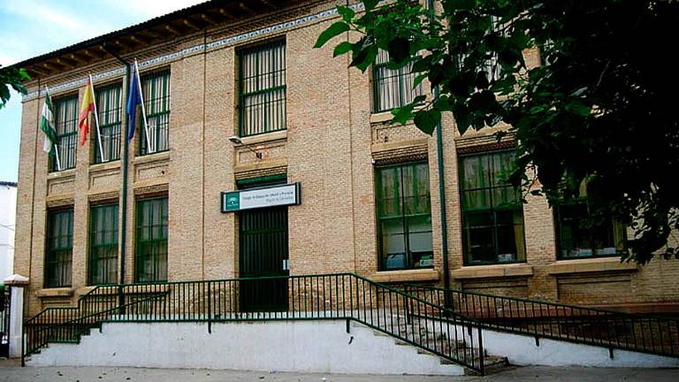 Lopera muestra su malestar por el cierre del comedor escolar en el “Miguel de Cervantes”