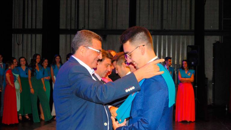 Emoción y nostalgia de los más jóvenes en las graduaciones de Bachillerato