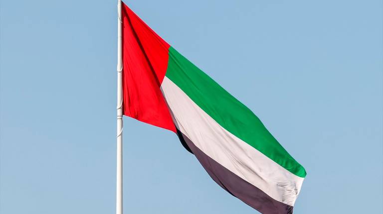 <i>Bandera de Emiratos Árabes Unidos (EAU) en Abu Dabi. Archivo.</i>