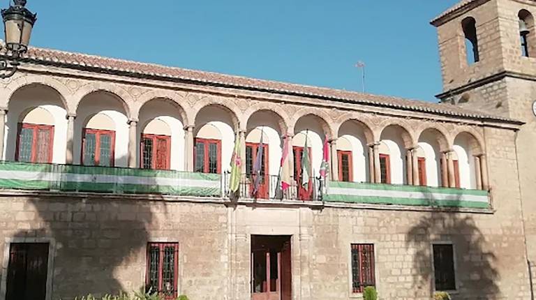 <i>Fachada del Ayuntamiento de Torredonjimeno. </i>