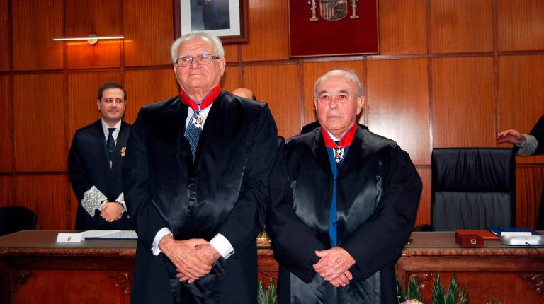 HONOR. <i> Manuel Medina González y Manuel Sánchez Alonso.</i>