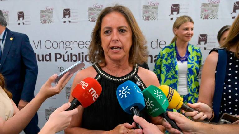 <i>La consejera en funciones de Sostenibilidad y Medio Ambiente de la Junta de Andalucía, Catalina García, atiende a los medios. / Carlos Cid / Europa Press.</i>