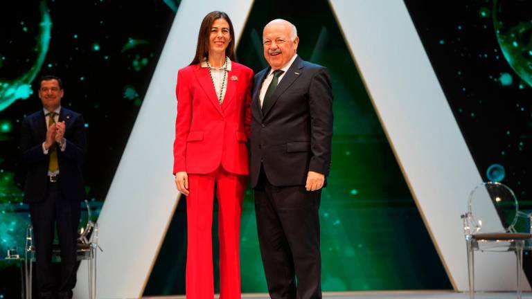 La investigadora de la UJA Rosa María Rodríguez recibe la Medalla de Andalucía