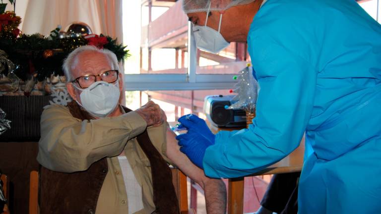 Antonio Caro, primer jiennense en vacunarse contra la covid-19