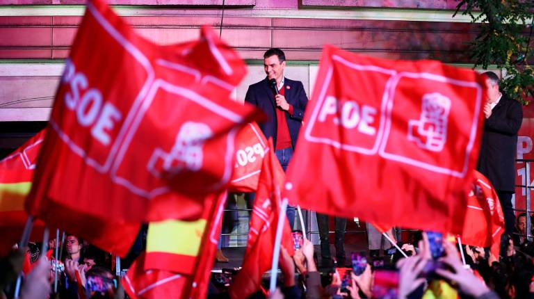 <span class=mln_uppercase_mln>MADRID. </span><i>El candidato del Partido Socialista a la Presidencia del Gobierno, Pedro Sánchez, celebra sus resultados con los militantes y simpatizantes socialistas.</i>