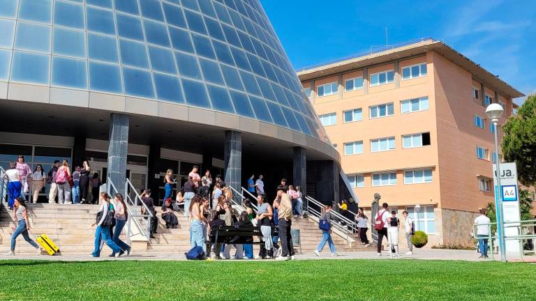 La UJA lidera la inserción laboral de sus titulados en toda Andalucía