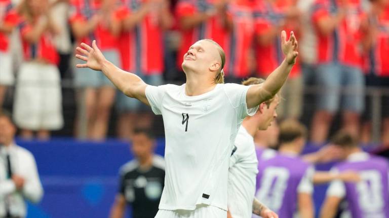 <i>Haaland celebra la victoria contra Costa de Marfil. / Europa Press.</i>
