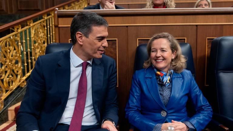 DEBATE EN EL CONGRESO | La luz también echa chispas en el cara a cara Sánchez-Feijóo