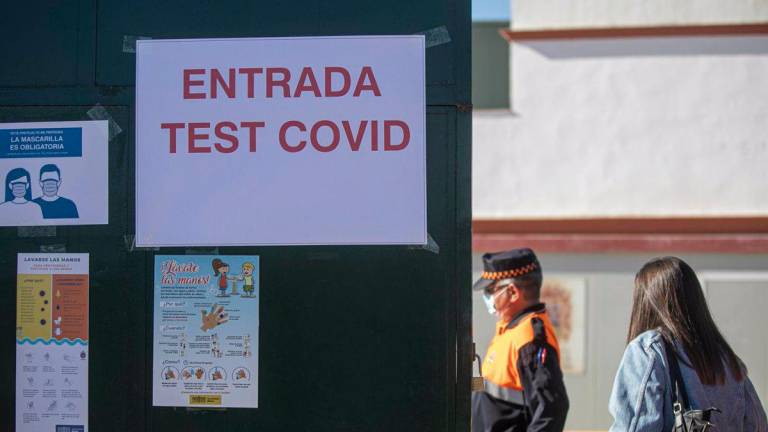 Andalucía sube en 100 casos su tasa de incidencia de covid desde el lunes
