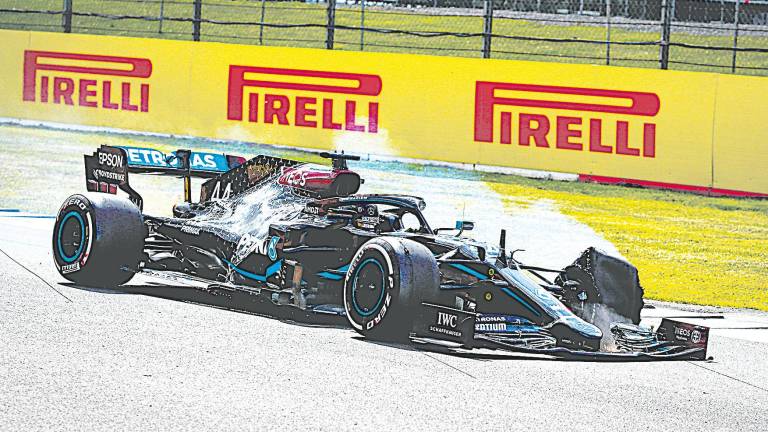Hamilton gana con agonía y Sainz pierde la cuarta plaza