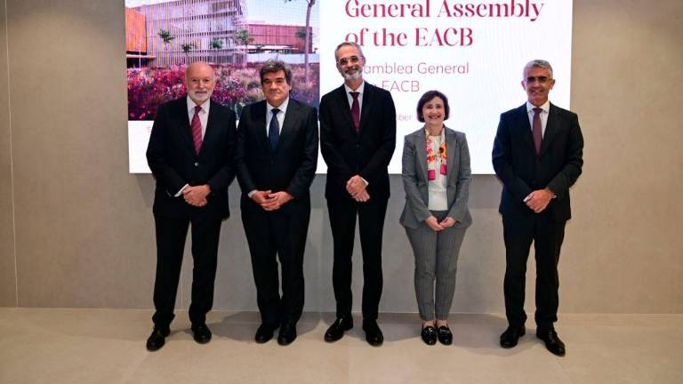 Grupo Cajamar, la Asociación Europea de Banca Cooperativa y el gobernador del Banco de España analizan el papel de la banca cooperativa en el desarrollo territorial