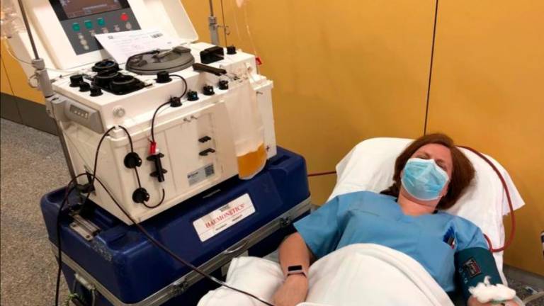Sanitarios y pacientes del Hospital de Linares donan plasma tras haber superado la covid-19