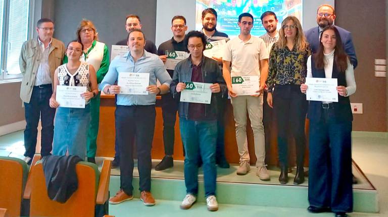 <i>Imagen de la entrega de diplomas a los estudiantes. / Universidad de Jaén.</i>