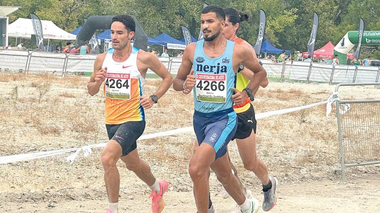<i>Zakaria Boufaljat (dorsal 4266) ha ganado las tres últimas ediciones del Cross del Aceite.</i>