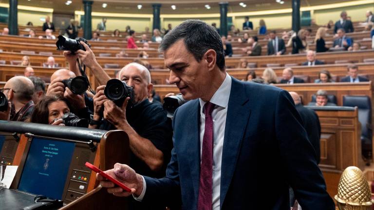 DEBATE EN EL CONGRESO | La luz también echa chispas en el cara a cara Sánchez-Feijóo