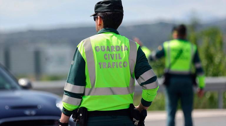 <i>Imagen de archivo de agentes de la Guardia Civil de Tráfico. / Eduardo Parra / Europa Press.</i>