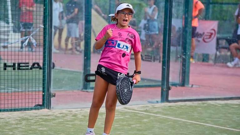 La niña alcalaína Paula García, subcampeona de España de pádel