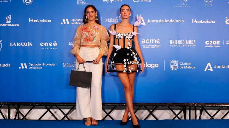 <i>Laura Ortiz junto a Candela Salado, la modelo que llevó el “Biznaga”.</i>