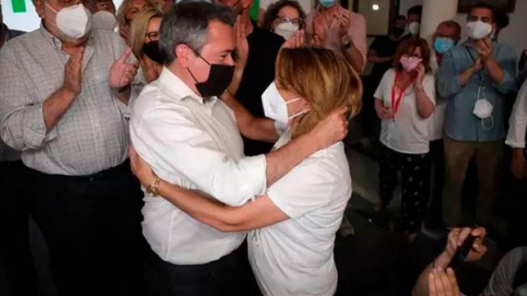 Espadas y Susana Díaz informan este lunes de las conversaciones sobre la transición en el PSOE-A
