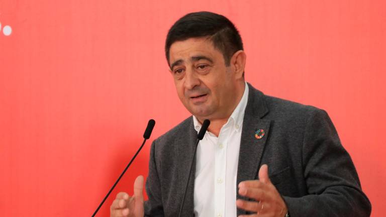 Reyes acusa al PP de una “desquiciada carrera de bulos” por la moción de censura