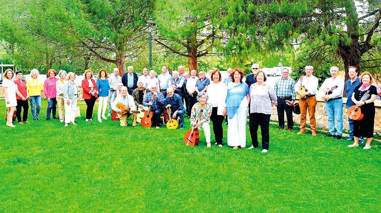 <i>Integrantes de la agrupación musical Panaceite.</i>