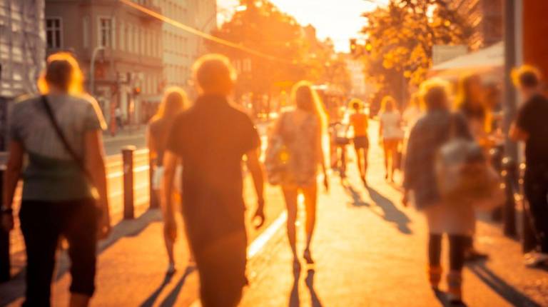 <i>Personas caminando por la calle. / Europa Press. </i>