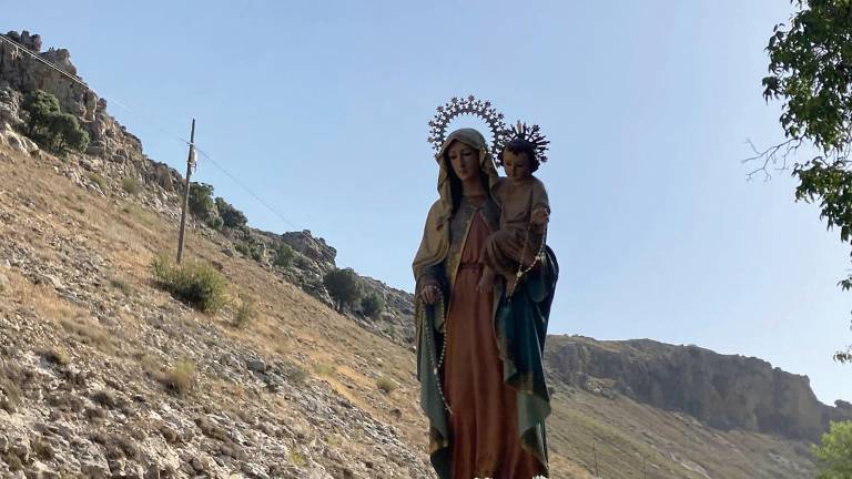 Día festivo en Pontones en torno a la Virgen del Rosario