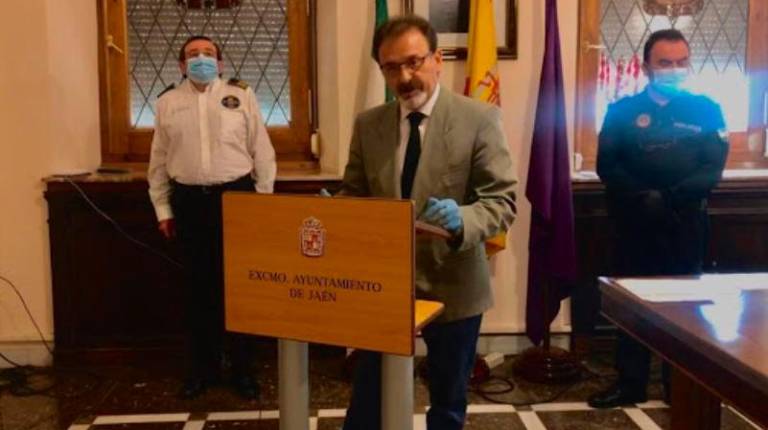 El concejal de Seguridad Ciudadana del Ayuntamiento de Jaén, Miguel Castro pone su cargo a disposición del alcalde, Julio Millán