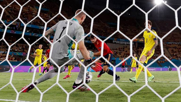 España paga la falta de batería y puntería (0-0)