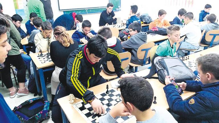 Los estudiantes cambian el bocata por torneos de ajedrez