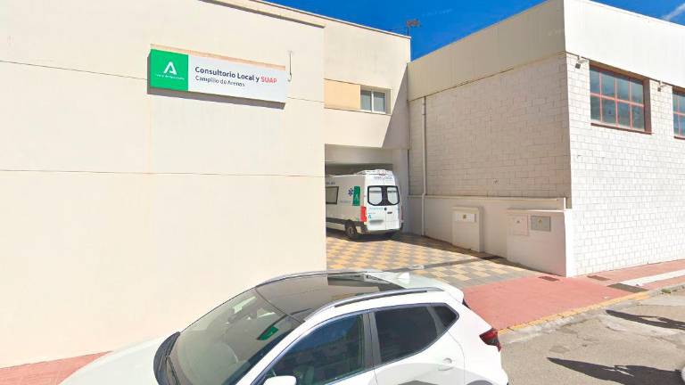 Herido un camionero tras volcar en Cambil