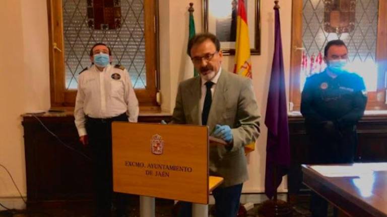 El concejal de Seguridad Ciudadana del Ayuntamiento de Jaén, Miguel Castro pone su cargo a disposición del alcalde, Julio Millán