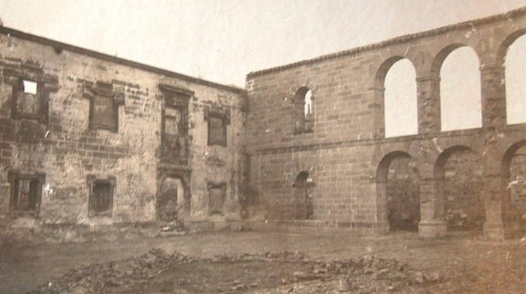 RECUERDOS. <i> La situación en la que se encontraba el edificio en el año 1923.</i>