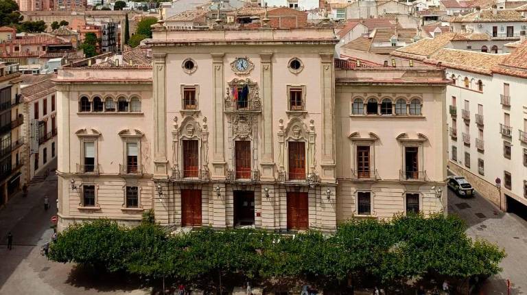 <i>Fachada del Ayuntamiento de Jaén.</i>