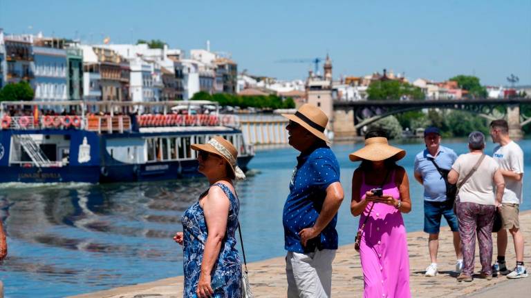 Aviso rojo por calor este sábado en Sevilla con máximas de 44 grados