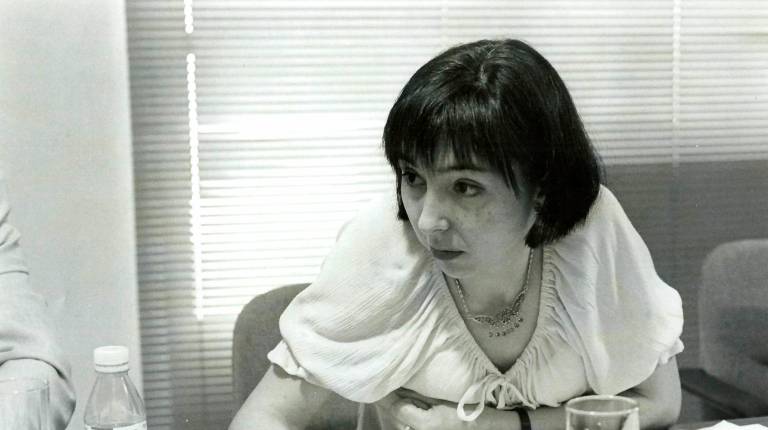 <i><b>AÑO 1996</b></i><i>. María Dolores Nieto en las instalaciones del periódico para uno de los debates municipales que Diario JAÉN puso en marcha en los años 90 para mejorar la ciudad.</i>