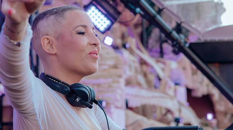 <i>B Jones en su regreso a los escenarios de Tomorrowland. / DJ MAG.</i>