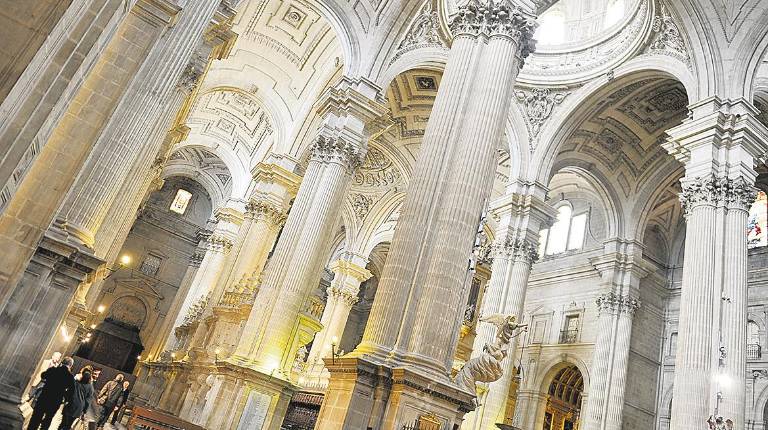 PLATÓ. <i>Vista interior de la Catedral de Jaén, que se convertirá en escenario cinematográfico.</i>